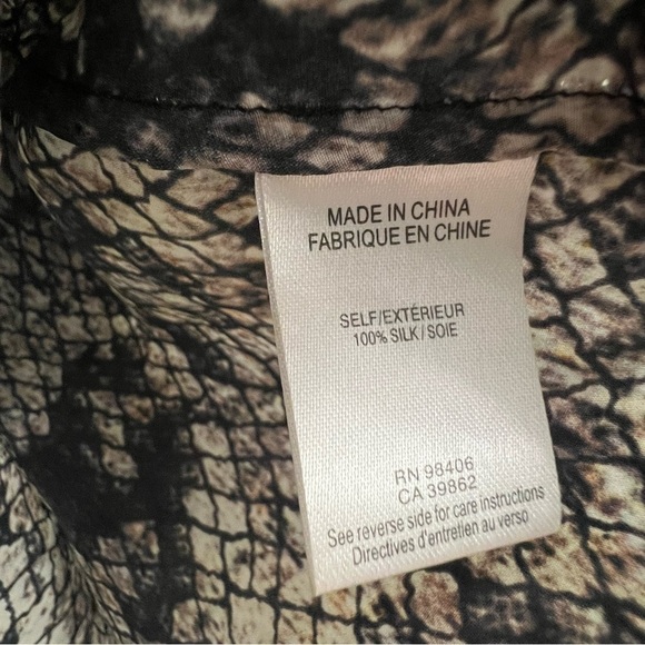 Theory Women’s Arilia Snakeskin Print Sleeveless Silk Blouse Size P (XS) - Picture 6 of 6